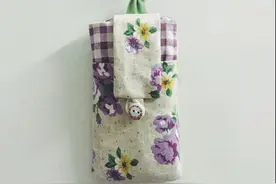 DIY布艺小物：制作两格的挂脖手机袋图片
