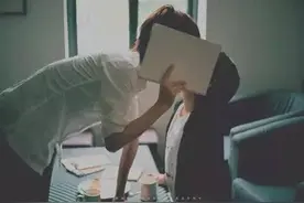 婚前丈母娘给我一套别墅，一年后携老婆逃跑，我差点沦为乞丐图片