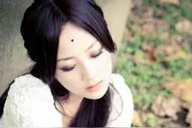 美容师的一颗观音痣和银镯子，能辟邪救命的故事！图片
