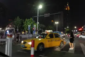 听说佛山祖庙路搞对角斑马线，如何防止中国式过马路？图片
