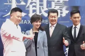 赵雅芝一字肩印花长裙现身气场十足 获保镖开道对镜挥手视频封面