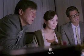 美女警察为了救龙叔，把自己用手铐铐起来了视频封面