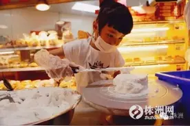 欢庆六一，家乐福上演亲子"欢乐的蛋糕"DIY图片