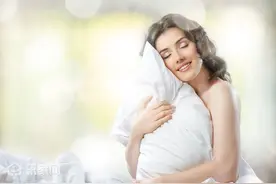 卧室枕头里面填充什么对身体有益？快来看看你家放对了吗！图片