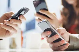 常用手机，感觉到你的拇指越来越大了吗？图片