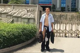 律师吴良述拒绝法院道歉 曾遭法警撕裤子夺手机图片