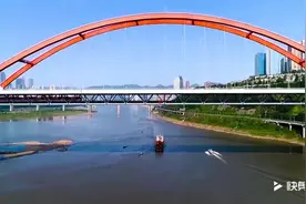 航拍山城重庆，中国西南部超大城市，拥有1.3万座桥梁的神奇地方视频封面