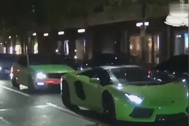 富二代开跑车, 故意扎堆闹市轰油门, 它一出现全部“闭嘴”!视频封面