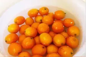 天气热的夏天，来杯自制金桔冰糖柠檬饮吧图片