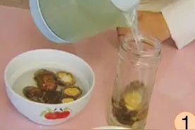 泡发干蘑菇 一个瓶子就搞定 这样做时间刚刚好图片