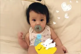 欧弟晒小JoJo照片，两只眼睛总是电量满满的！图片