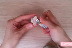 蜡烛滴在桌子上怎么去除，用这个吹一吹轻松除蜡，赶紧收藏！视频封面