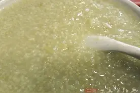 上吐下泻吃什么好 上吐下泻的原因是什么图片