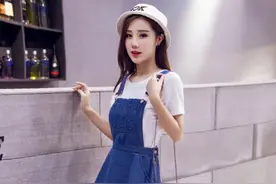 想要显高显瘦逆生长 有条牛仔背带裙就够了图片