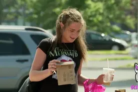 上厕所没有手纸了怎么办，还好有砂纸，如果在印度呢视频封面