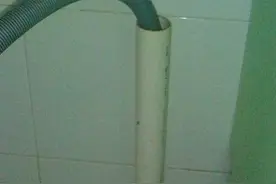 洗衣机，上排水好还是下排水好？装修师傅竟这样说，我后悔哭了！图片