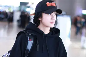 刘芸机场玩转街头风演绎酷女孩图片