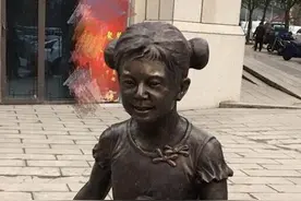 何炅哪吒版雕像惊现重庆万盛？街区回应：“纯属巧合”图片
