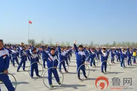广饶县大码头镇中心小学：课间舞起呼啦圈图片