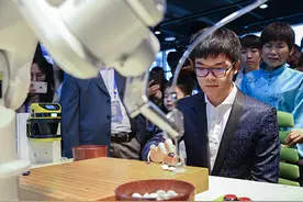 特写｜“面壁者”柯洁：在人工智能面前，尊严是什么？图片