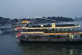 去鼓浪屿看网红土耳其冰激凌帅哥，就是坐这个渡船进岛的。视频封面