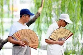 天热摇扇也保健图片