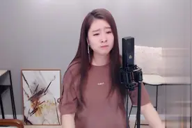 菲儿戏精上身了，什么也不说一开场就开始哭！哭着唱着歌也是天籁视频封面