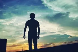 我30岁总算谈了女友，父母却不高兴，得知真相后我痛哭图片