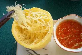 海蜇丝瓜 ，能结出天然粉丝的瓜，筷子搅搅就可以做面。图片