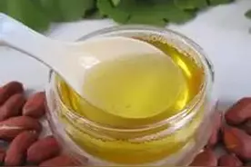 一粒发霉的花生搞坏一桶花生油！毒性是砒霜的68倍！图片