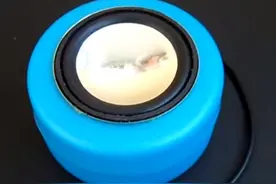 环保折叠杯加上小型喇叭，连接上手机后声音响亮了很多图片