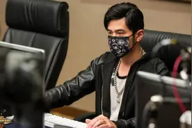周杰伦玩游戏走火入魔 为“英雄联盟”创作新单曲图片