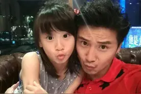 父亲节田亮与王岳伦的萌娃大赛，最后获胜的却是他！图片