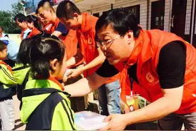 富平曹村中心小学举办“陪你读完一本书”爱心捐赠活动图片