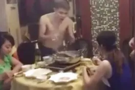 超级爆笑服务员都闷了图片