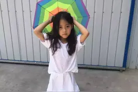 童星万子晴“超模”潜质初现图片