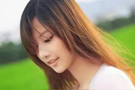 初恋时，我们不懂爱情，回忆总是觉得很美好图片