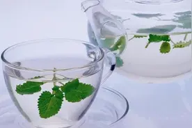 家里的玻璃杯老是脏兮兮，洗也洗不干净，教你几招让它明亮如新。图片