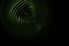 PS教程-巧用滤镜制作水中漩涡效果图片