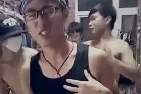 有才！郑州高校男生宿舍内拍恶搞视频！图片