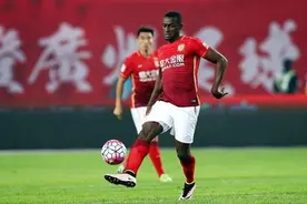 苏宁vs恒大，马丁内斯替补，江苏球迷和球员为阜宁地区祈福！图片
