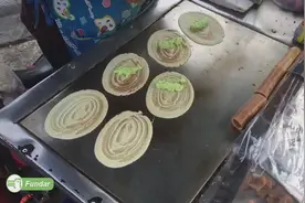 泰国街头小吃 泰式铁板班兰叶蛋卷视频封面