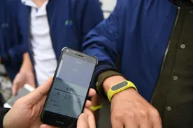 手环监测大巴驾驶员睡眠 温州交警守护“平安春游”图片