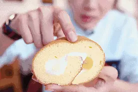 零失败的戚风蛋糕卷的做法，口感松软，色香味诱人图片