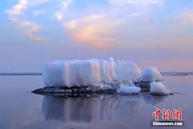 中俄最大界湖兴凯湖“浮冰”仍未化图片