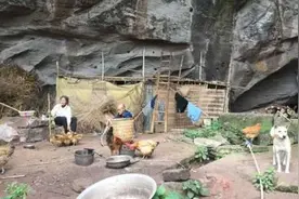 老夫妻山洞里生活50年，过得非常悠闲图片