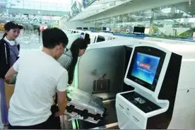 2号航站楼成市民小长假出游打卡点图片