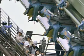 日本大阪一过山车突发故障 64名游客悬空2小时图片