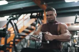 健美世界冠军Ryan Terry，被评选为英国最性感的男人视频封面