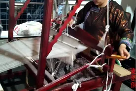 农村妇女用木质织布机手工织布全过程视频封面